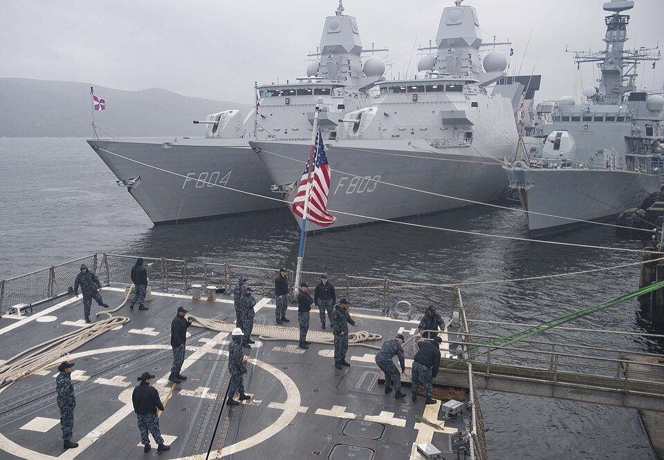 Marineschip Zr.Ms. De Ruyter vertrekt voor vijf maanden naar Indo-Pacific
